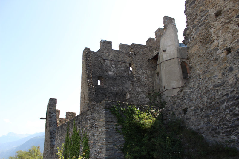 ruine château suisse