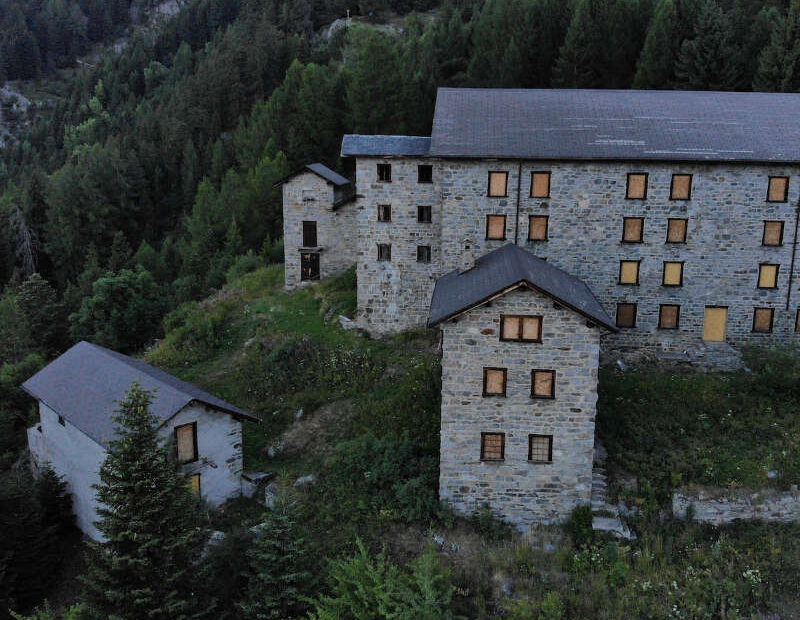 mine méreune bâtiments